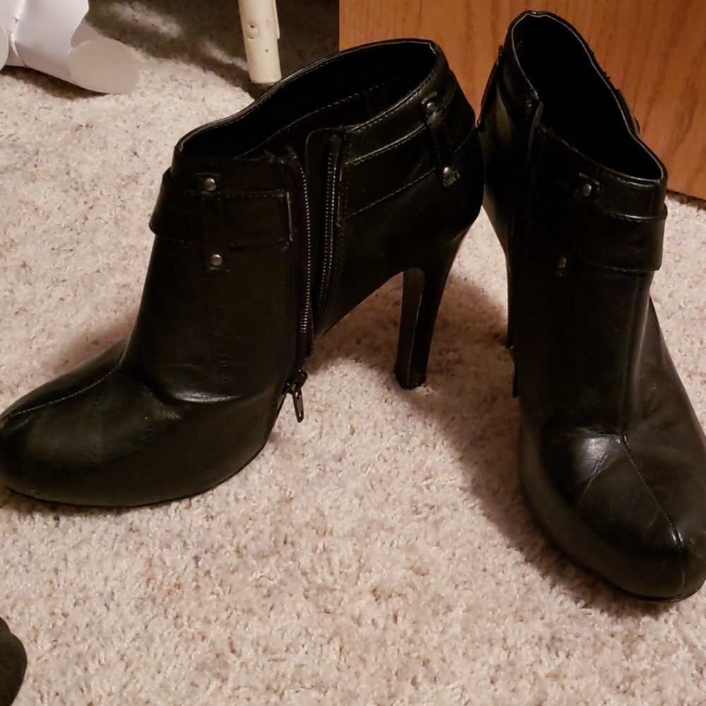 Black ankle heal booties